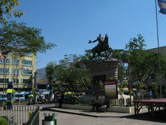 La plaza Gerardo Barrios, franqueada por la catedral y el imponente Palacio Nacional, era sometida...