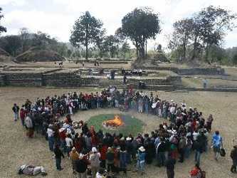 La ceremonia fue desarrollada en el centro ceremonial maya de Tec-Pan, conocido también como...