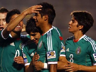 Los aztecas vencieron en la final por 3-1 a Costa Rica, último campeón, con tantos de...