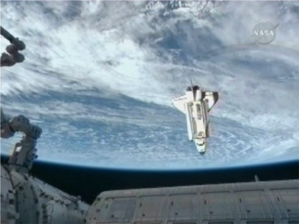 El último vuelo espacial del Endeavour atrae a cientos de miles de personas en los...