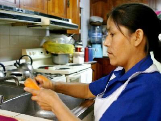 El estudio concluyó que 76,9% de las empleadas domésticas apoya el ingreso de la...