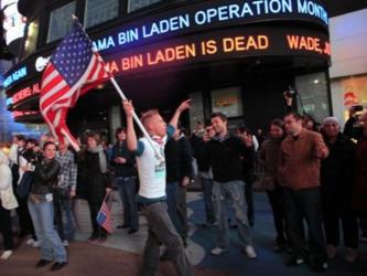 Miembros de foros militantes islamistas prometieron vengar la muerte de bin Laden y el director de...