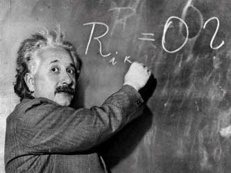 Albert Einstein publicó su teoría de la relatividad general en 1916, ofreciendo una...