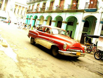 Los cubanos sólo pueden viajar con carta de invitación, requieren un permiso de...