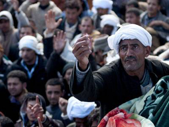 La ONU estima que cerca de 893,000 personas han huido de Libia desde que comenzaron las protestas...