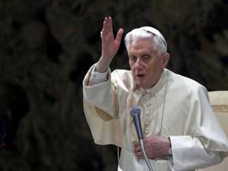 El Papa Benedicto XVI, hablando sobre la turbulencia de los mercados, decía que el que...