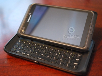 Stephen Elop dijo durante una conferencia de prensa que el nuevo teléfono inteligente N9 de...