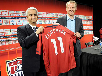 Klinsmann, que llevó a la selección germana al tercer lugar en el Mundial de...