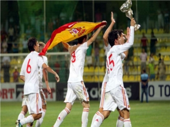 La selección española Sub-19 reconquistó este lunes el título europeo...