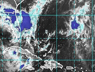 A las 18H00 GMT, Gert estaba a unos 443 km al sur-sudeste de Bermuda, según el NHC....