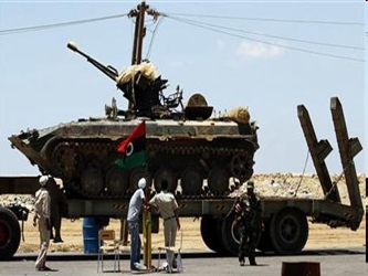 El líder libio, que sigue al mando pese a la campaña militar de la OTAN, el...
