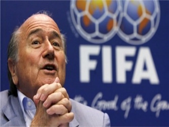 El presidente de la FIFA, Joseph Blatter, le pidió ayuda a Transparencia Internacional...