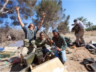 Un portavoz de los rebeldes en la ciudad de Misrata, al este de Trípoli, dijo que las tropas...