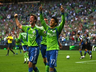 El gol del triunfo para Seattle lo anotó el uruguayo Alvaro Fernández, quien...