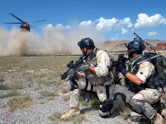 El ministerio afgano del Interior comunicó por su parte que un policía afgano y dos...