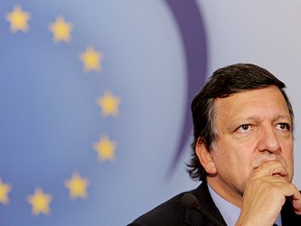 Barroso criticó a Francia y Alemania por querer solucionar los problemas que enfrenta Europa...