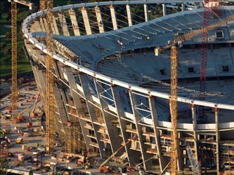 Según el gobierno, la construcción de estadios en las 12 ciudades elegidas para ser...