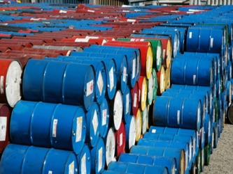 Los futuros de crudo Brent subían un 1.06 por ciento, a 115.77 dólares por barril, a...