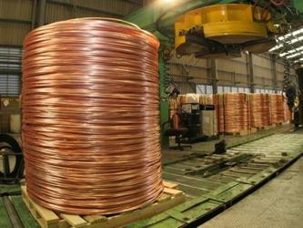 El cobre para entrega a tres meses en la Bolsa de Metales de Londres subía un 0.77 por...