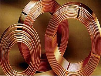 El cobre para entrega a tres meses en la Bolsa de Metales de Londres subía casi un 1 por...