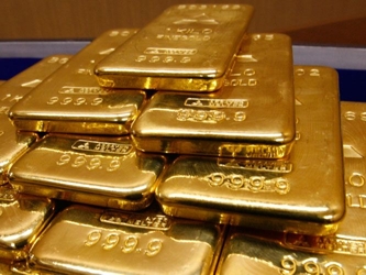 El oro al contado caía un 0.1 por ciento, a 1,726.65 dólares por onza. Los futuros de...