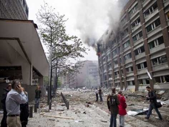 En total, al menos 63 personas murieron y 194 resultaron heridas en más de 10 explosiones en...