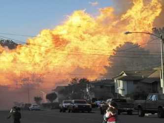 Decenas de viviendas de las afueras de Dosquebradas se vieron afectadas por el fuego y al menos 10...