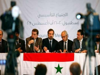 Riad al-Asaad, comandante del Ejército Sirio Rebelde basado en Turquía,...