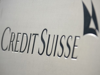 El cargo llevó a Credit Suisse a una pérdida trimestral neta de 637 millones de...