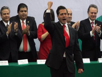 En tanto, el líder de la izquierda, Andrés Manuel López Obrador, se...