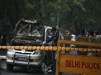 La policía india informó que la bomba contra el vehículo de la embajada...