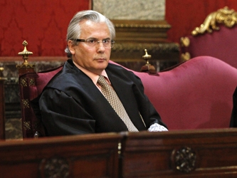 Según el tribunal, Garzón cometió un delito al grabar conversaciones de los...