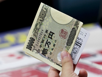 Los inversores a corto plazo vendieron la moneda nipona después de que Japón...