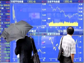 El Nikkei cerró con alza de 192.90 puntos, un 2.01 por ciento, a un máximo de...