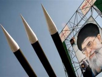 Jamenei, que tiene la última palabra en todos los asuntos de estado de Irán, dijo a...