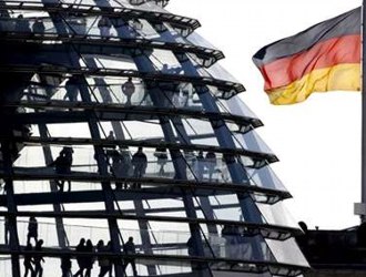El economista de ZEW Michael Schroeder dijo que Alemania no caería en una recesión y...