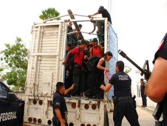 Los sudamericanos ofrecieron a los agentes policiacos 5 mil pesos para que no los presentaran ante...