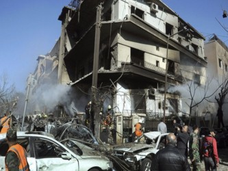 El grupo Observatorio Sirio de Derechos Humanos dijo que cuatro personas murieron en los ataques...