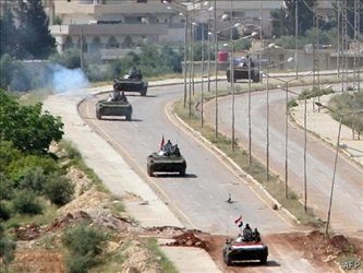 Pero activistas reportaron disparos de tanques en al menos tres centros urbanos el viernes: Douma,...