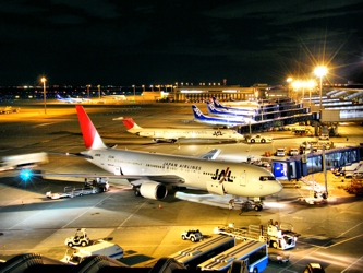 Los operadores japoneses JAL y ANA cambiarán sus rutas de vuelo conectando Tokio con Manila,...