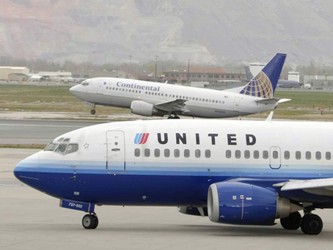 Un vuelo de United Airlines, con 258 pasajeros rumbo a Londres, fue alcanzado la noche del jueves...