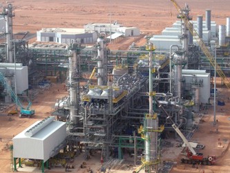 Las exportaciones de la terminal petrolera de Basora, desde Khor al-Amaya, y de un nuevo centro de...