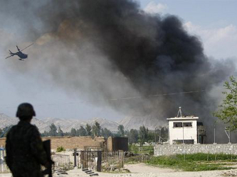 El intenso tiroteo podía escucharse desde muchas direcciones, mientras las fuerzas afganas...