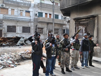 El viernes, en el vecindario de Jaldiye en manos de los rebeldes en la ciudad de Homs, caía...