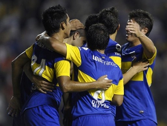 Jugadores del equipo argentino Boca Juniors festejan el segundo gol contra el venezolano Zamora FC...