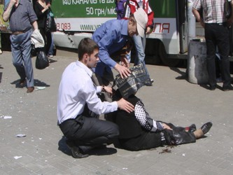 La primera de cuatro explosiones en Dnipropetrovsk tuvo lugar en una parada del transporte...