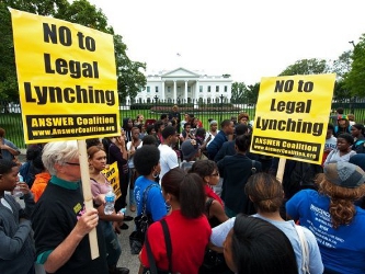 Foto de archivo de manifestaciones de estudiantes frente a la Casa Blanca en contra de la pena de...