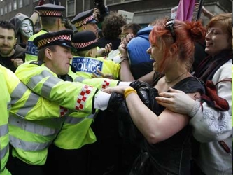 El grupo conocido como Occupy London informó en su cuenta de Twitter que los oficiales...