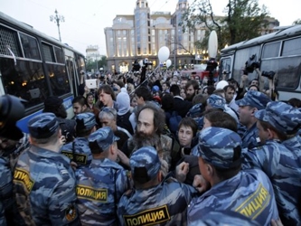 Las detenciones en la Plaza Kudrinskaya llegan en momentos en que la oposición intenta...