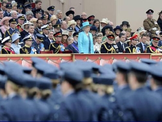 El desfile militar en Windsor es parte de un programa de celebraciones por ocasión de los 60...